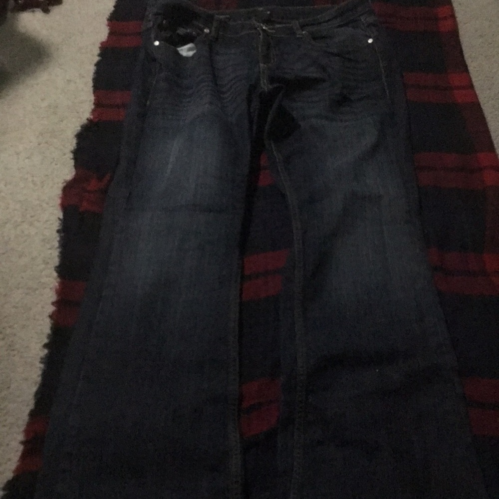 Cute dark blue jeans.